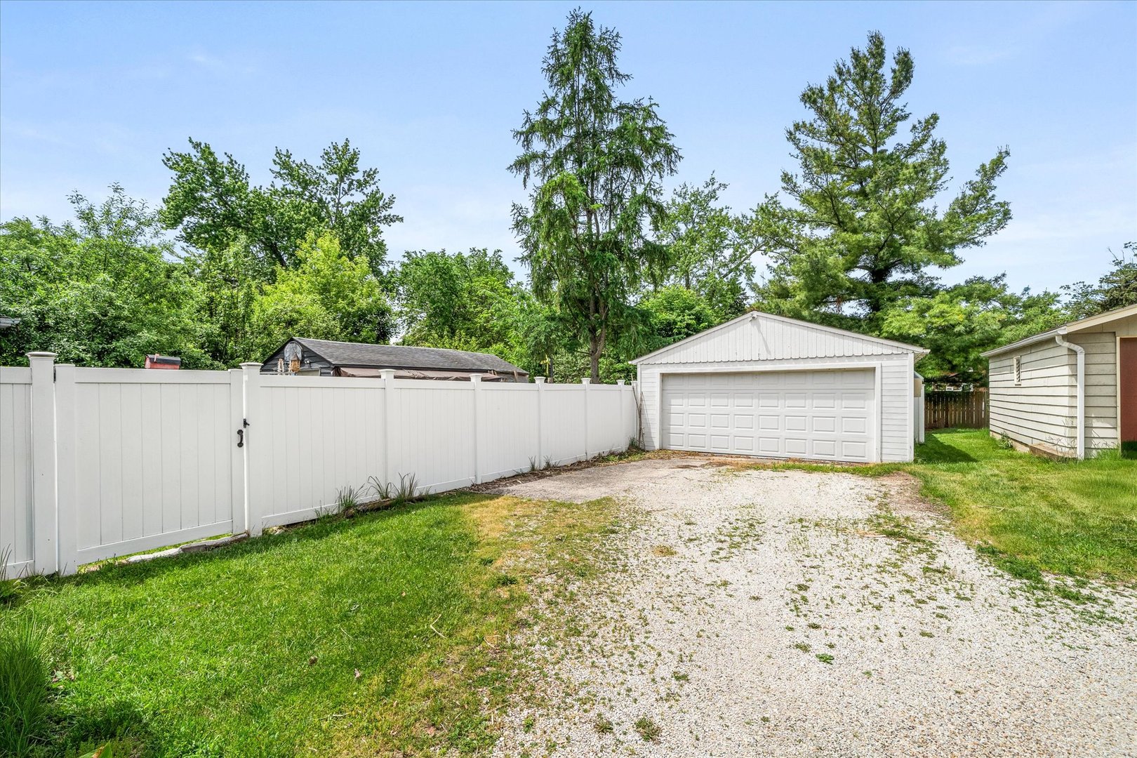 849 N 11th Street, DeKalb, IL 60115
