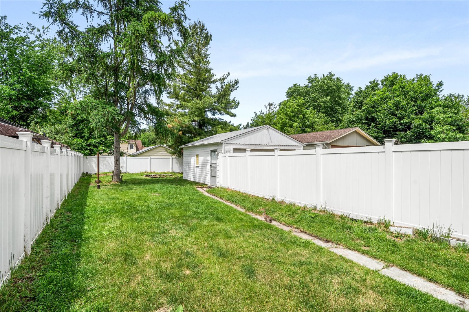 849 N 11th Street, DeKalb, IL 60115
