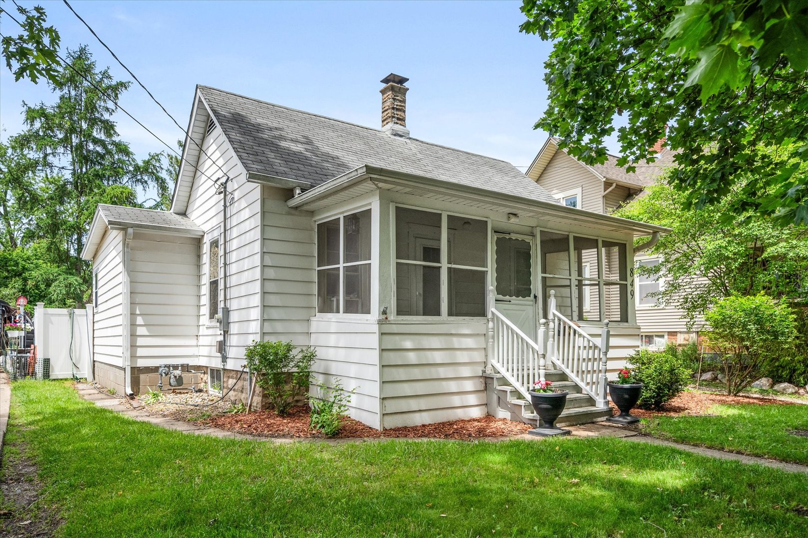 849 N 11th Street, DeKalb, IL 60115