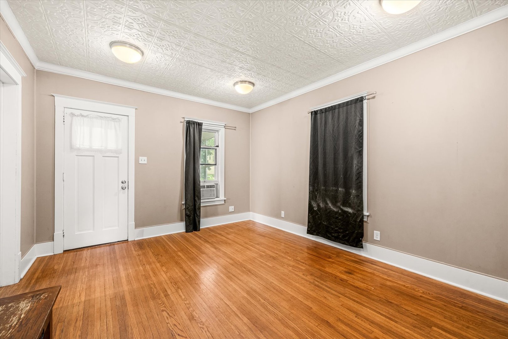 849 N 11th Street, DeKalb, IL 60115