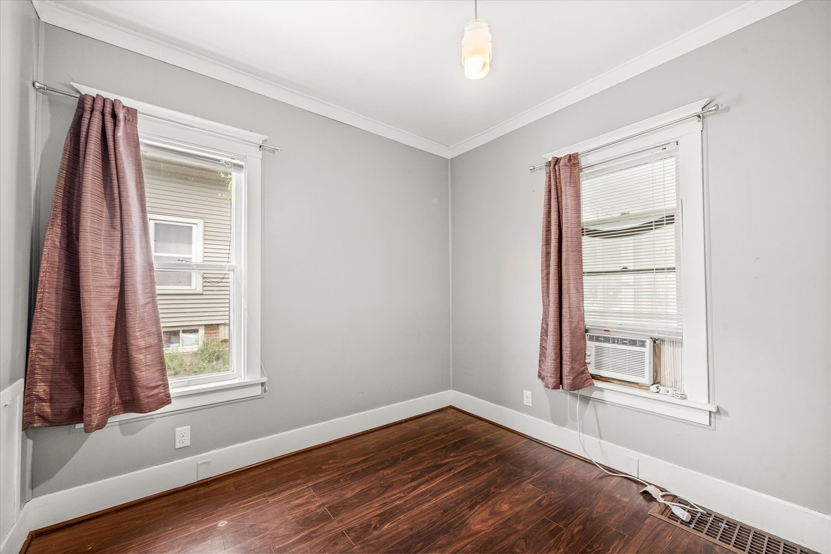 849 N 11th Street, DeKalb, IL 60115