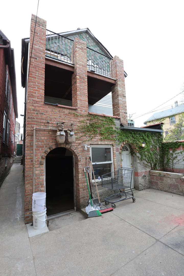 2039 W 18th Place, Chicago, IL 60608