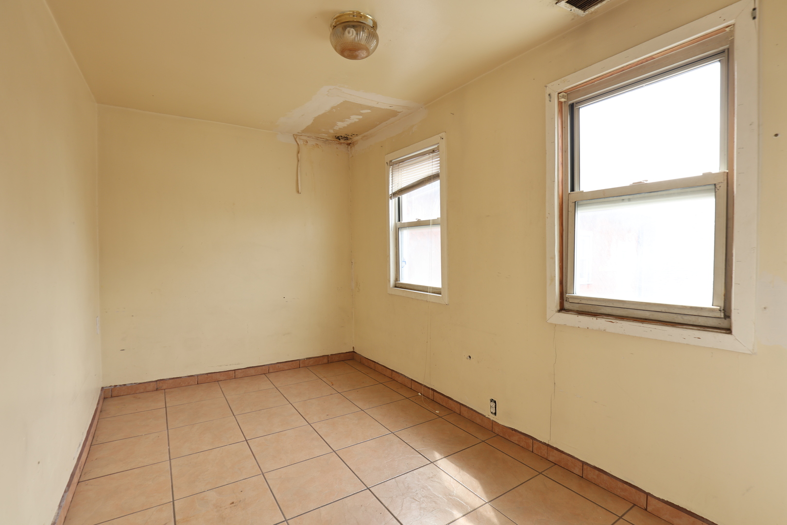 2039 W 18th Place, Chicago, IL 60608
