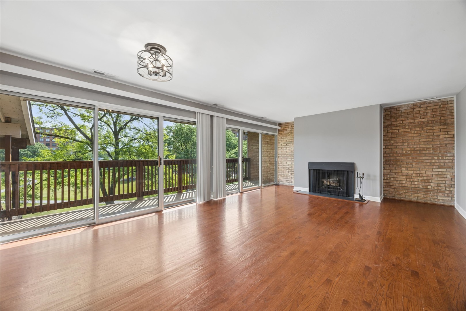 5852 Forest View Road #F, Lisle, IL 60532