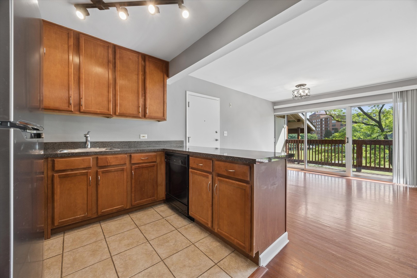 5852 Forest View Road #F, Lisle, IL 60532