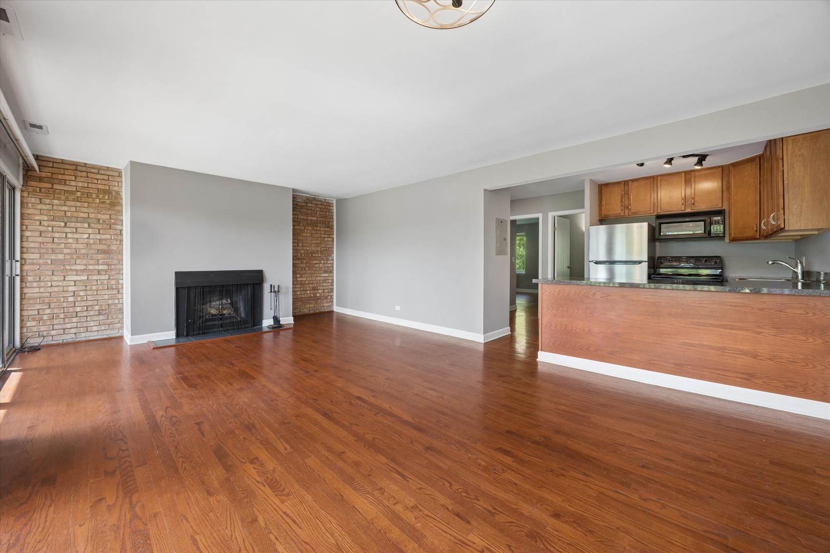 5852 Forest View Road #F, Lisle, IL 60532
