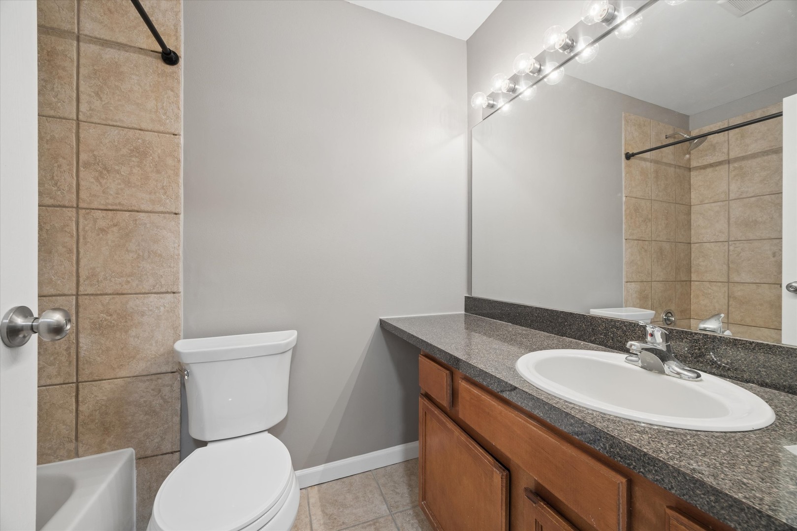 5852 Forest View Road #F, Lisle, IL 60532