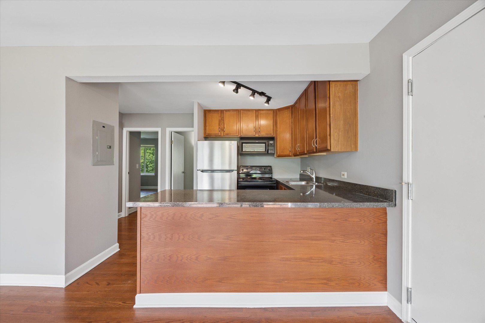 5852 Forest View Road #F, Lisle, IL 60532