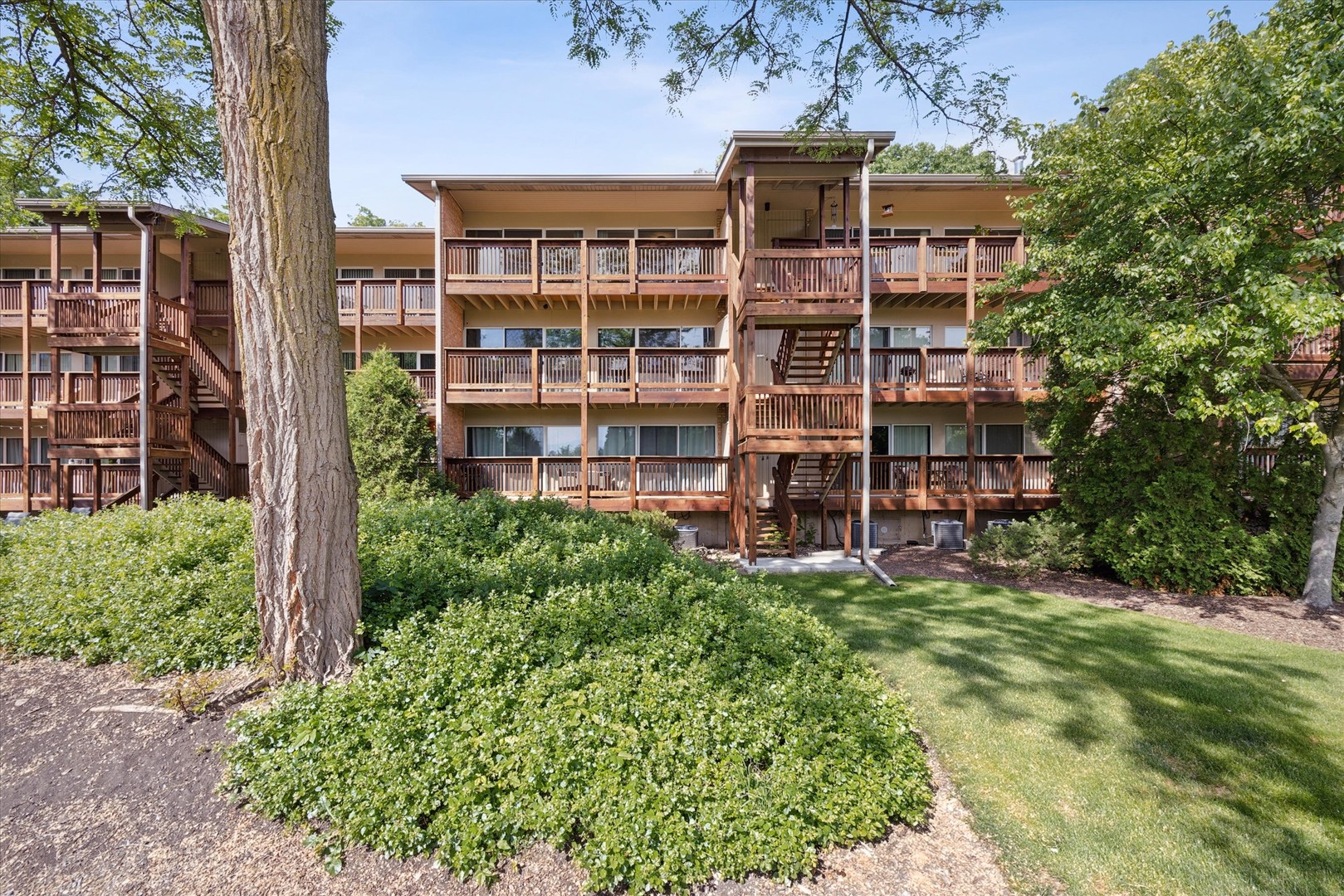 5852 Forest View Road #F, Lisle, IL 60532