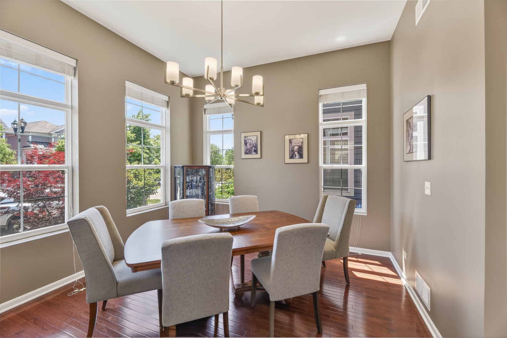 32 N Lincoln Lane, Arlington Heights, IL 60004