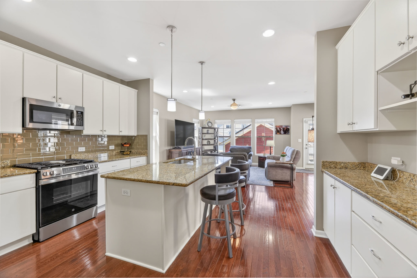 32 N Lincoln Lane, Arlington Heights, IL 60004
