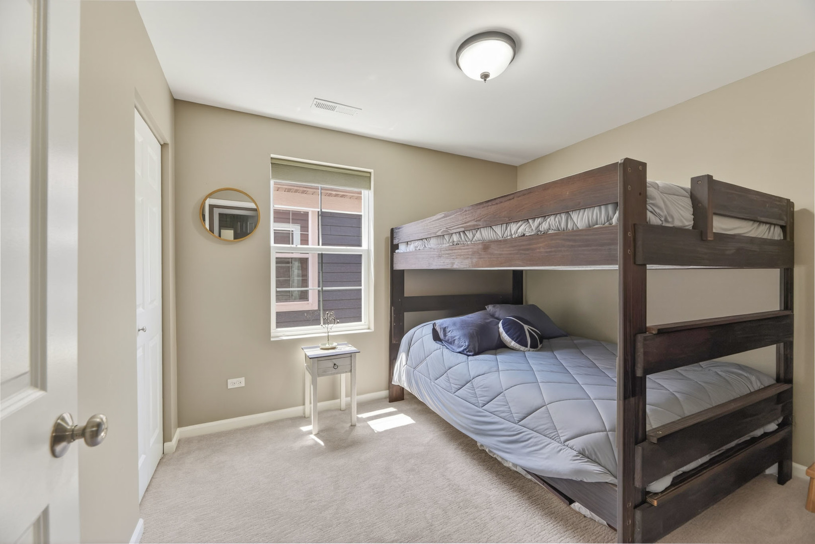 32 N Lincoln Lane, Arlington Heights, IL 60004