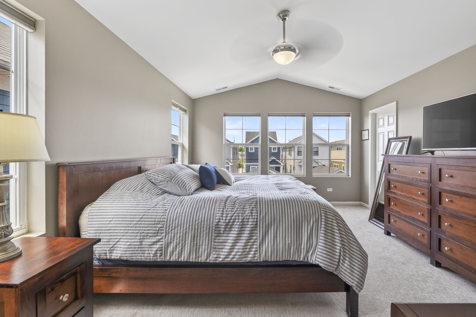 32 N Lincoln Lane, Arlington Heights, IL 60004