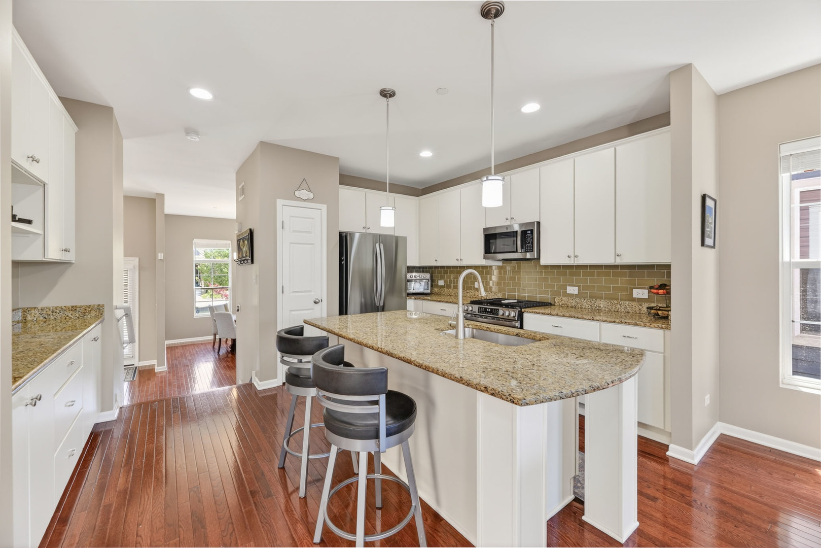 32 N Lincoln Lane, Arlington Heights, IL 60004
