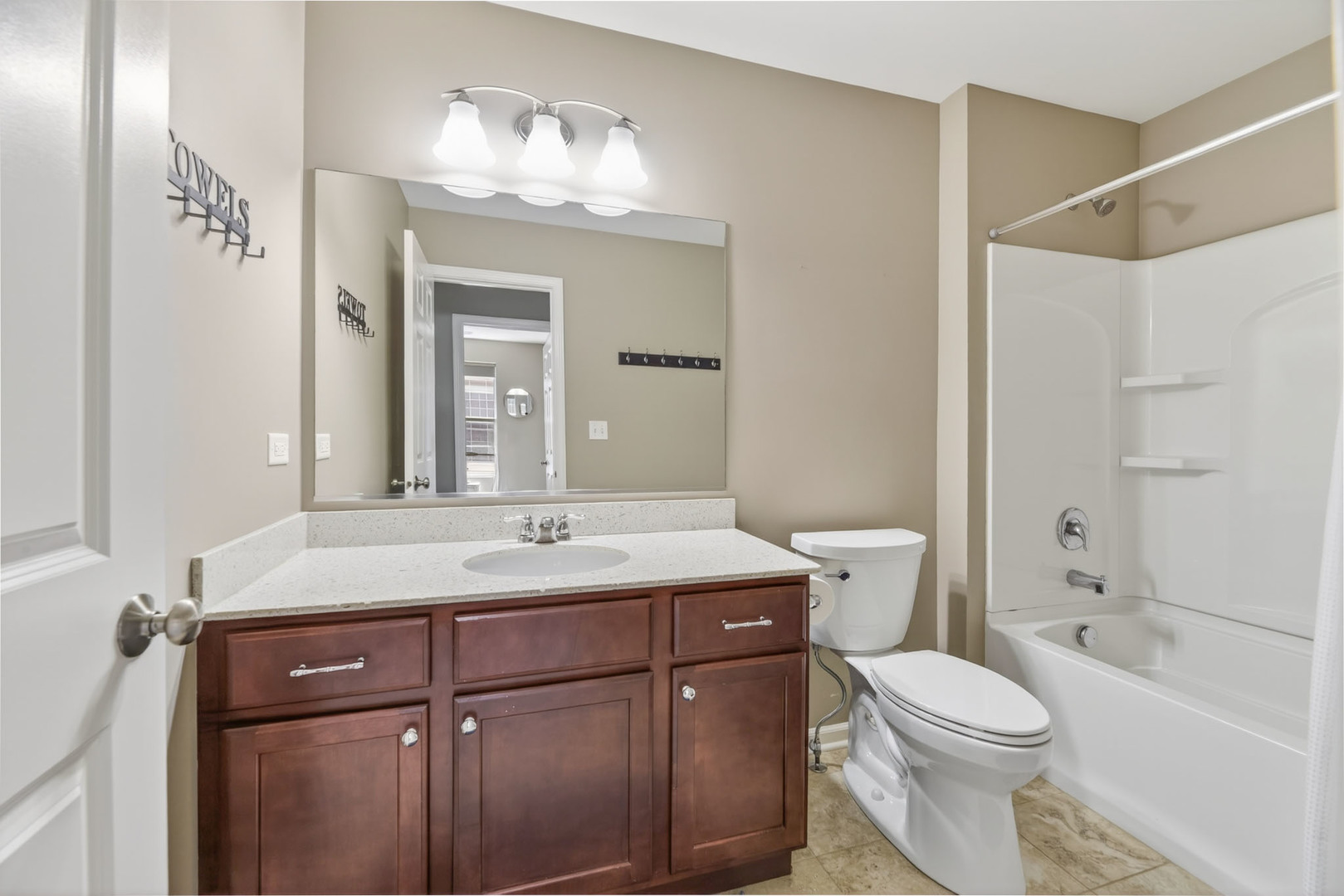 32 N Lincoln Lane, Arlington Heights, IL 60004