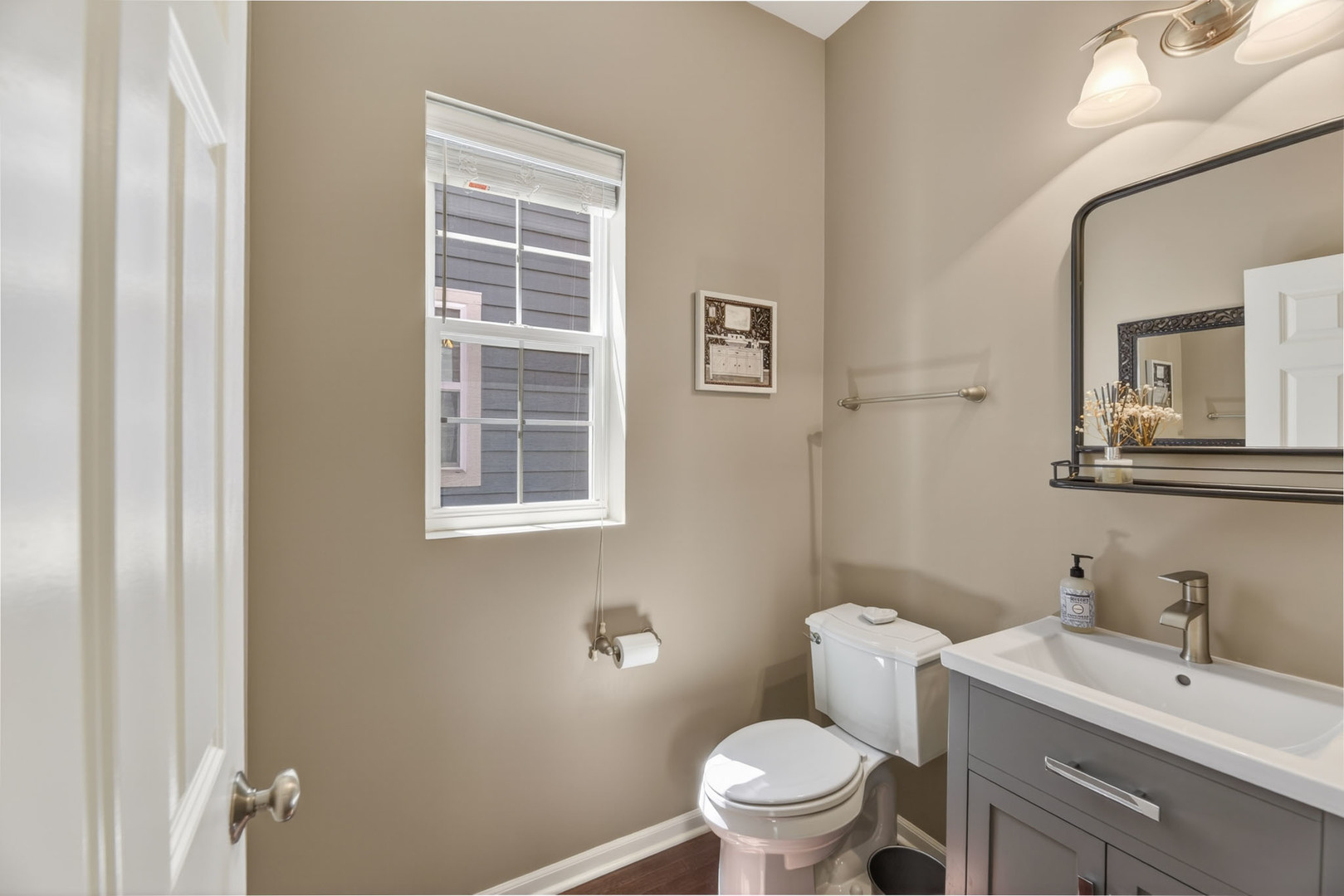 32 N Lincoln Lane, Arlington Heights, IL 60004