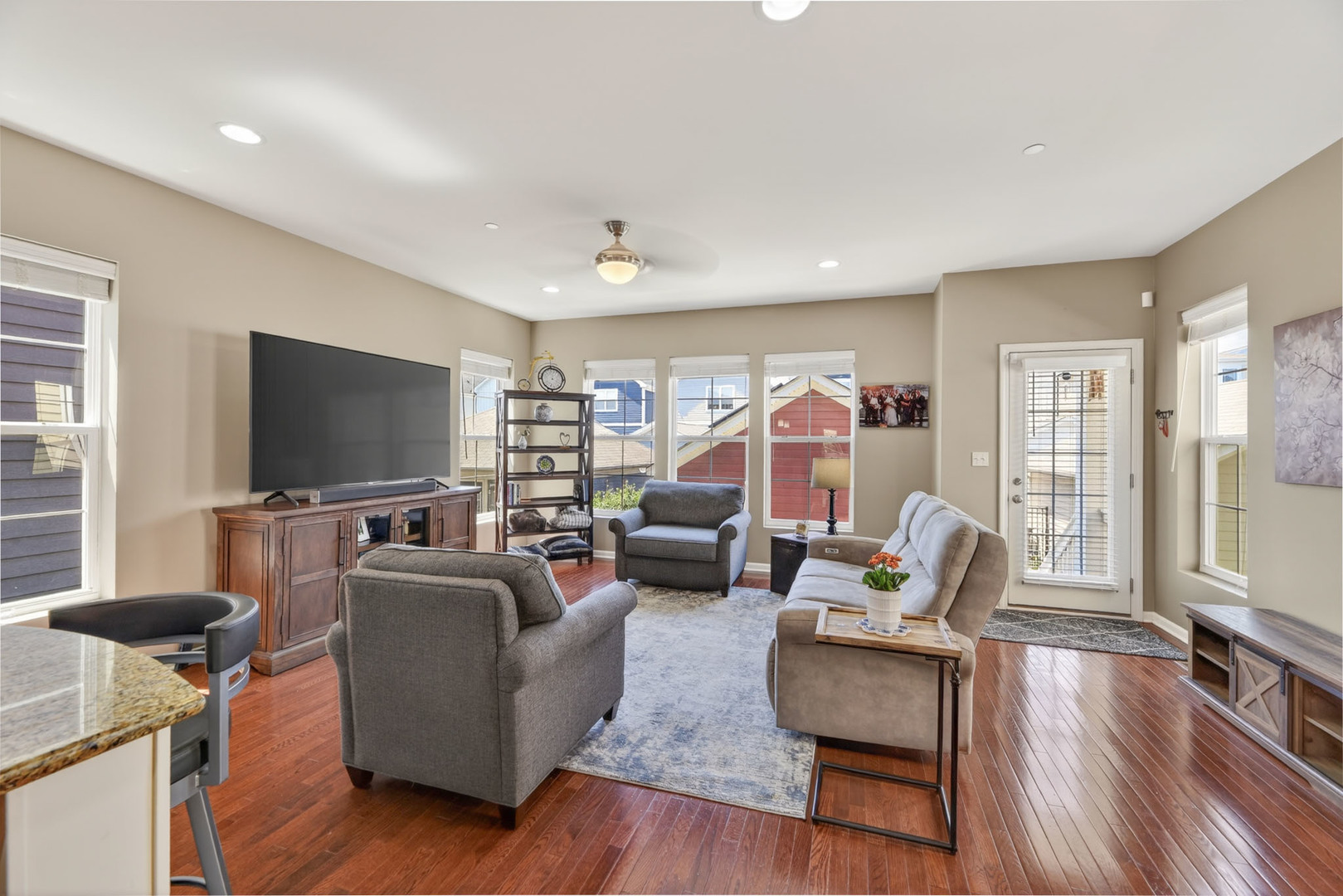 32 N Lincoln Lane, Arlington Heights, IL 60004