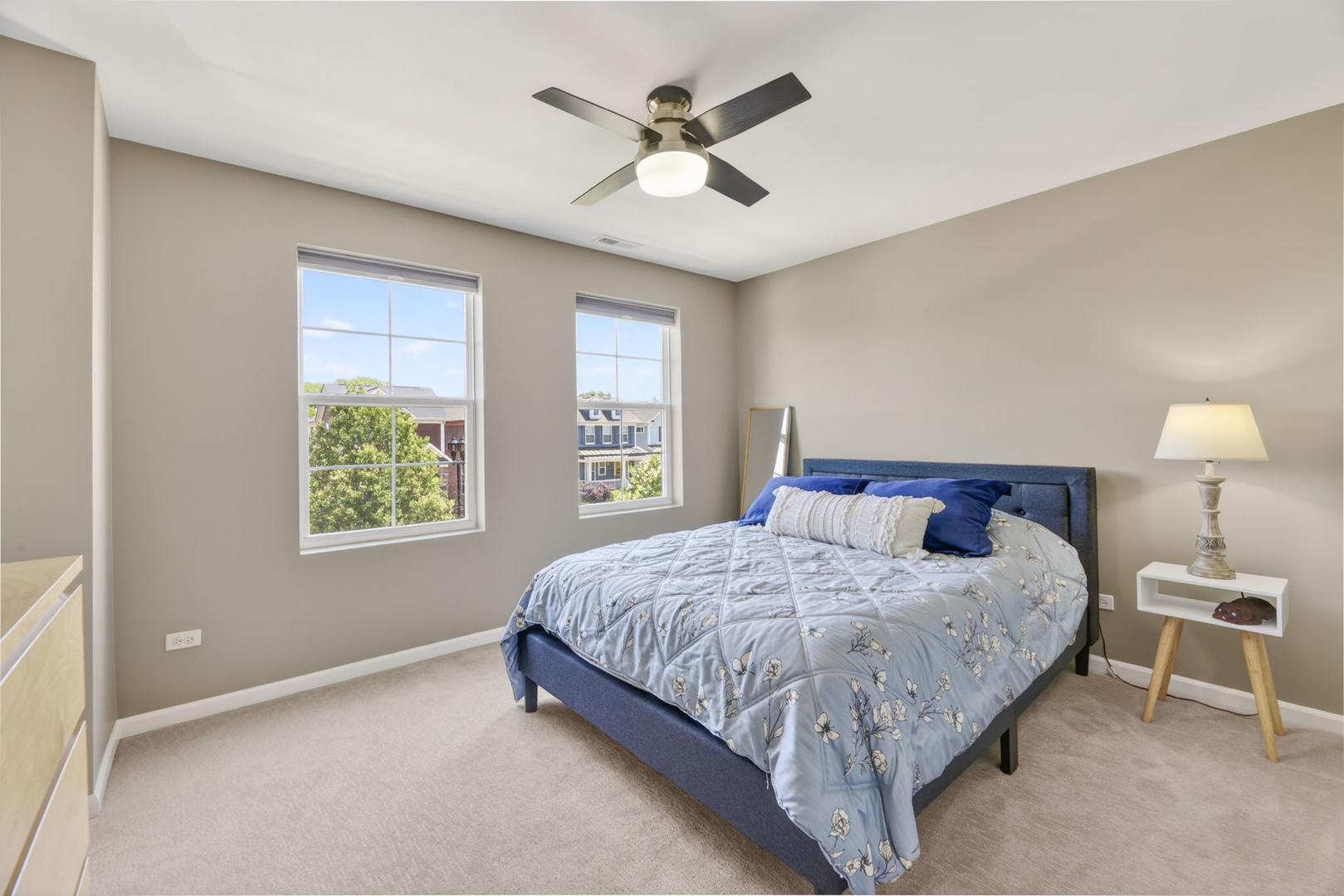 32 N Lincoln Lane, Arlington Heights, IL 60004