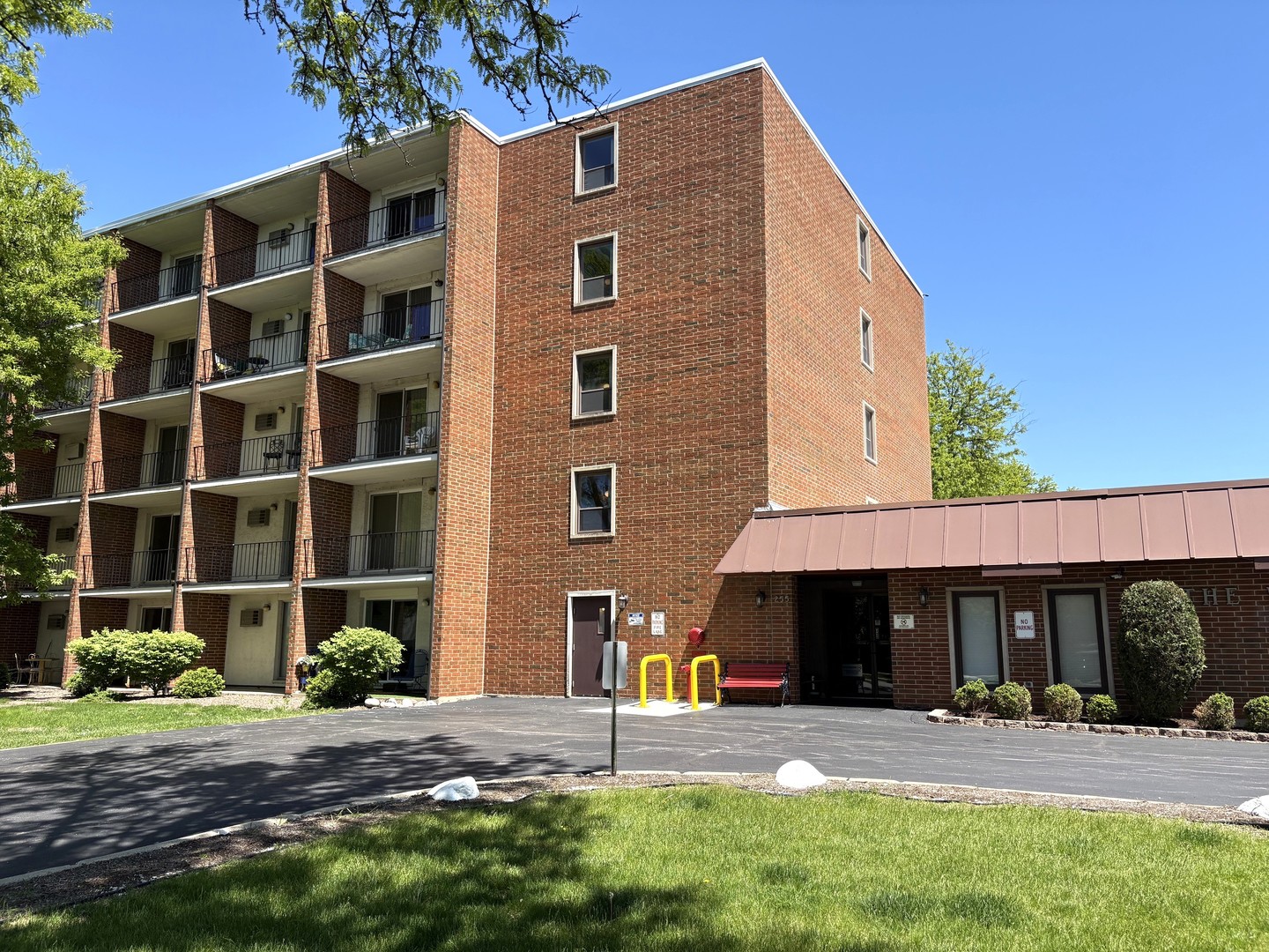 255 S West Avenue #403, Elmhurst, IL 60126