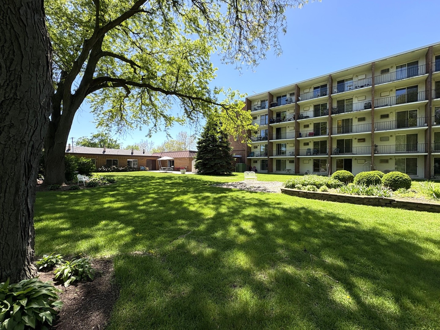 255 S West Avenue #403, Elmhurst, IL 60126