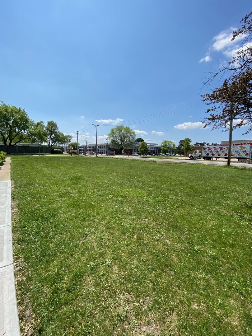 3298 7th Street, Park City, IL 60085