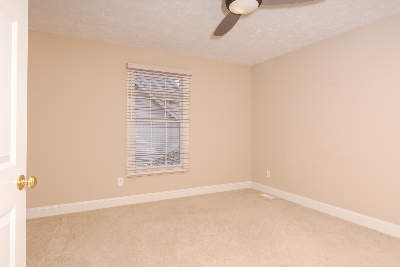 2004 Withers Lane, Bloomington, IL 61704