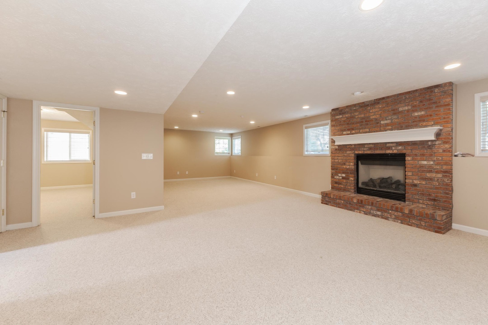 2004 Withers Lane, Bloomington, IL 61704