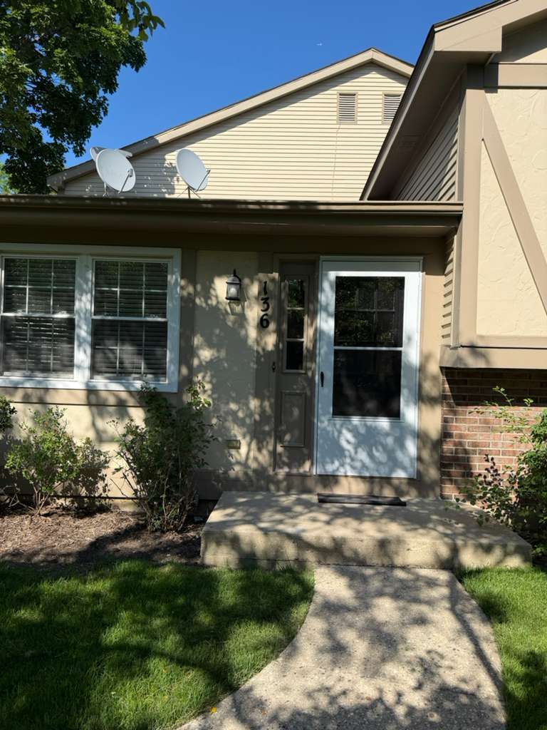 136 Brookwood Court, Vernon Hills, IL 60061