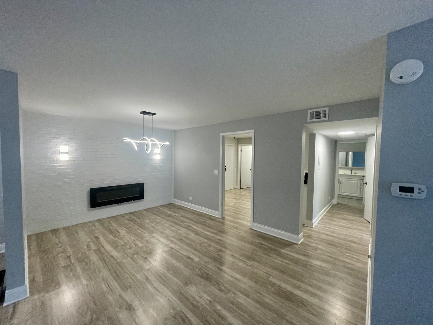 121 S Spruce Avenue #103, Wood Dale, IL 60191