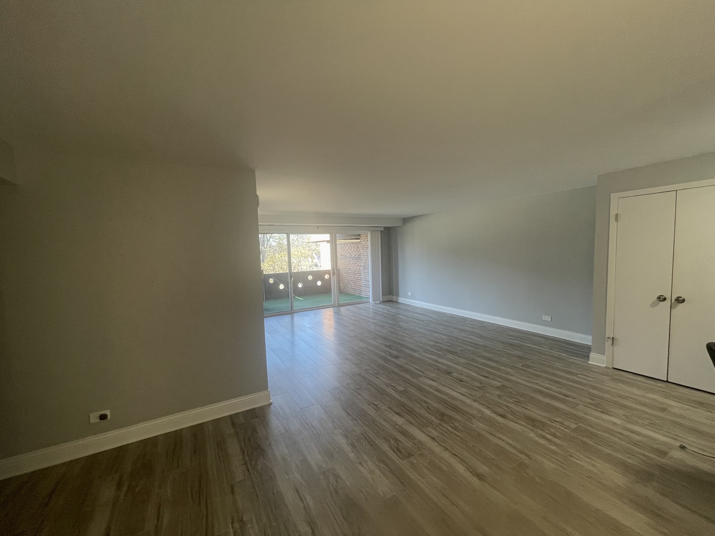 121 S Spruce Avenue #103, Wood Dale, IL 60191