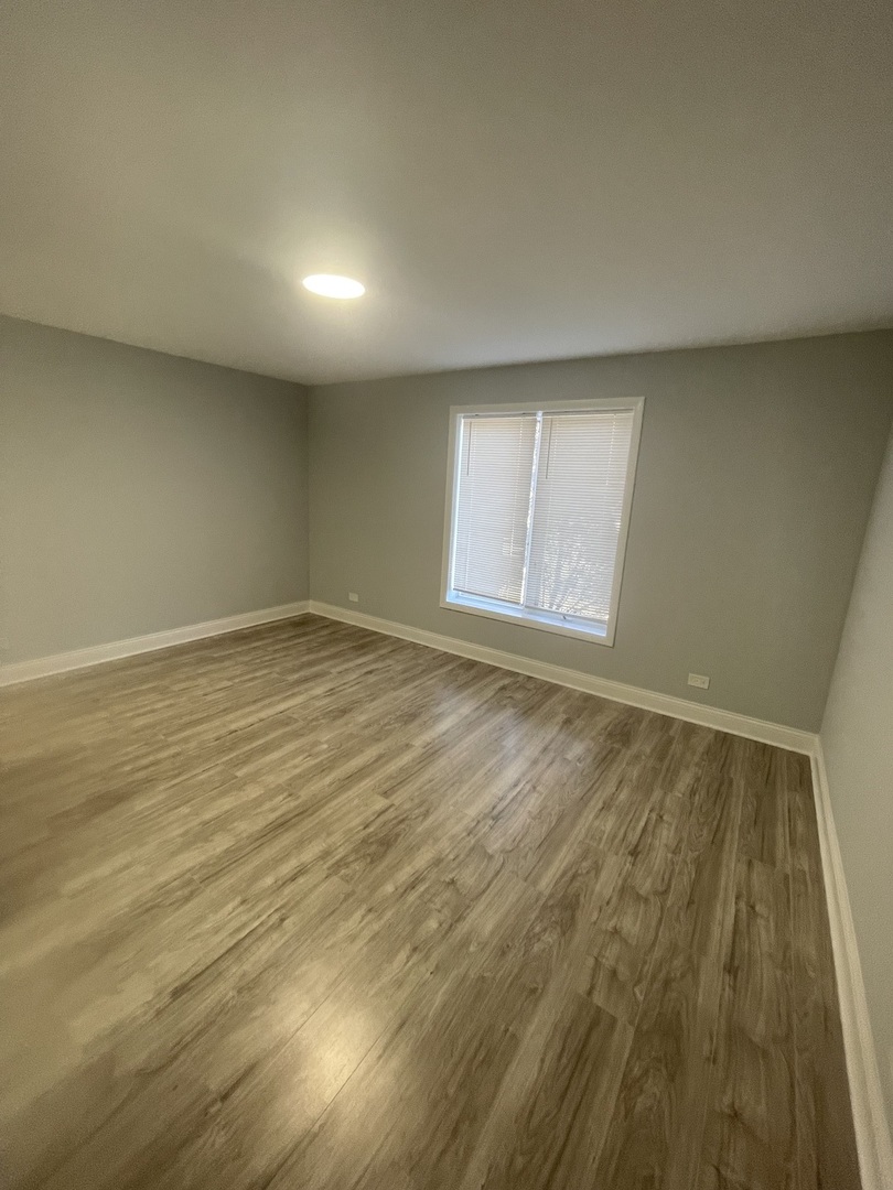 121 S Spruce Avenue #103, Wood Dale, IL 60191