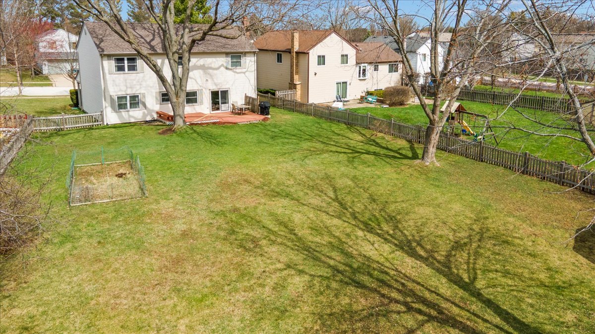 305 Abbey Lane, Vernon Hills, IL 60061
