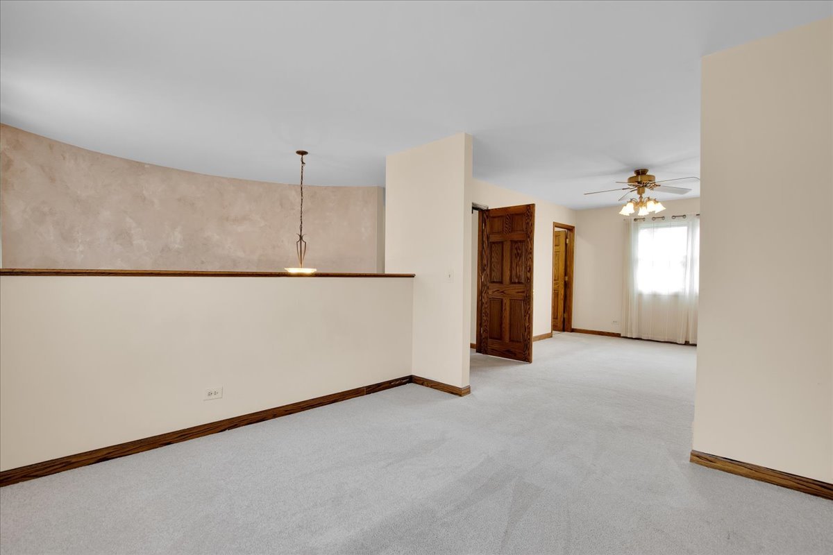 305 Abbey Lane, Vernon Hills, IL 60061