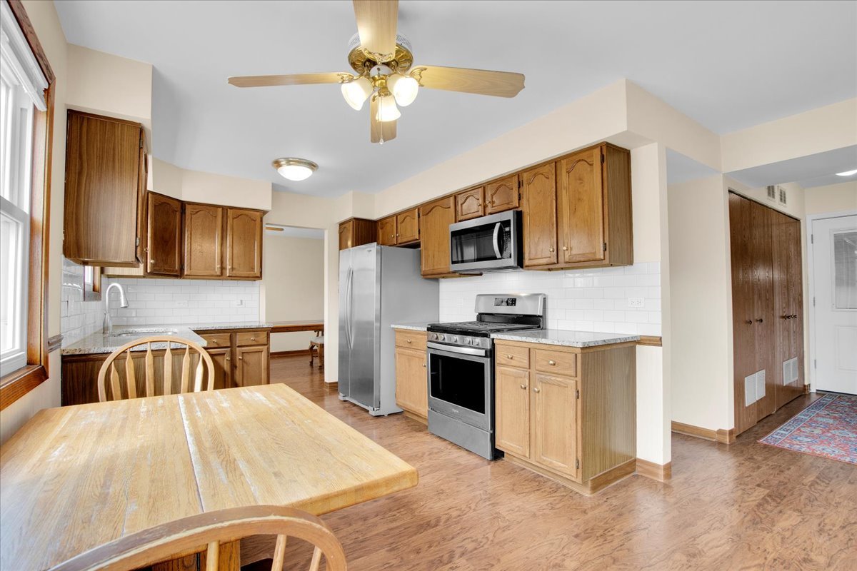 305 Abbey Lane, Vernon Hills, IL 60061
