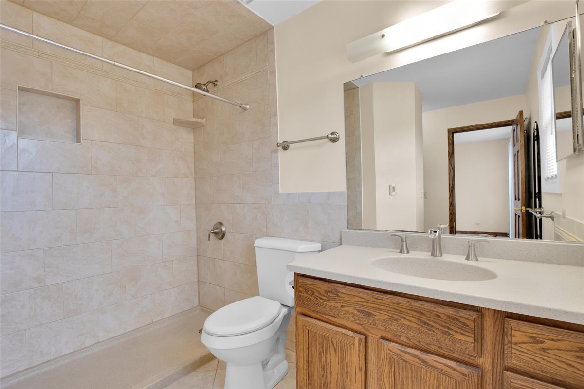 305 Abbey Lane, Vernon Hills, IL 60061