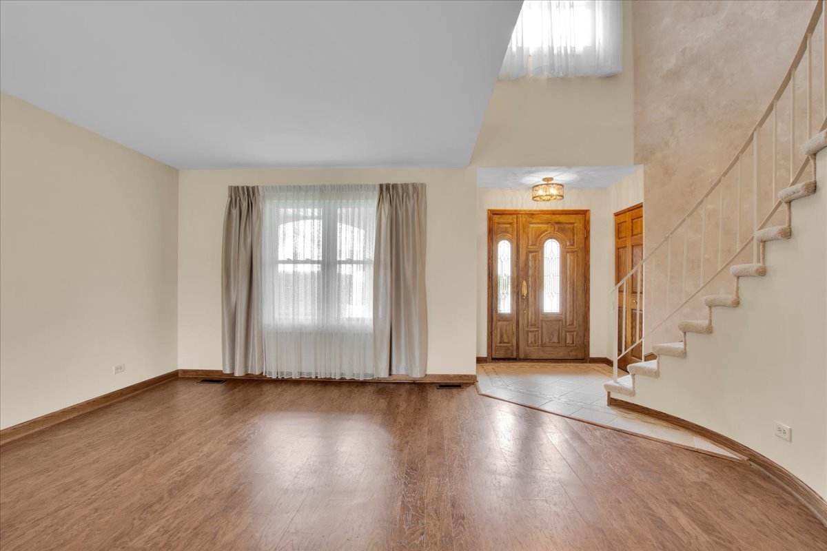305 Abbey Lane, Vernon Hills, IL 60061