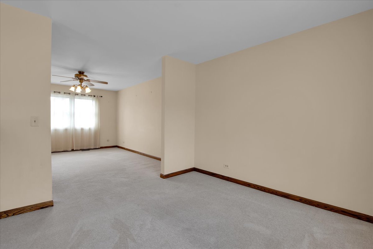305 Abbey Lane, Vernon Hills, IL 60061