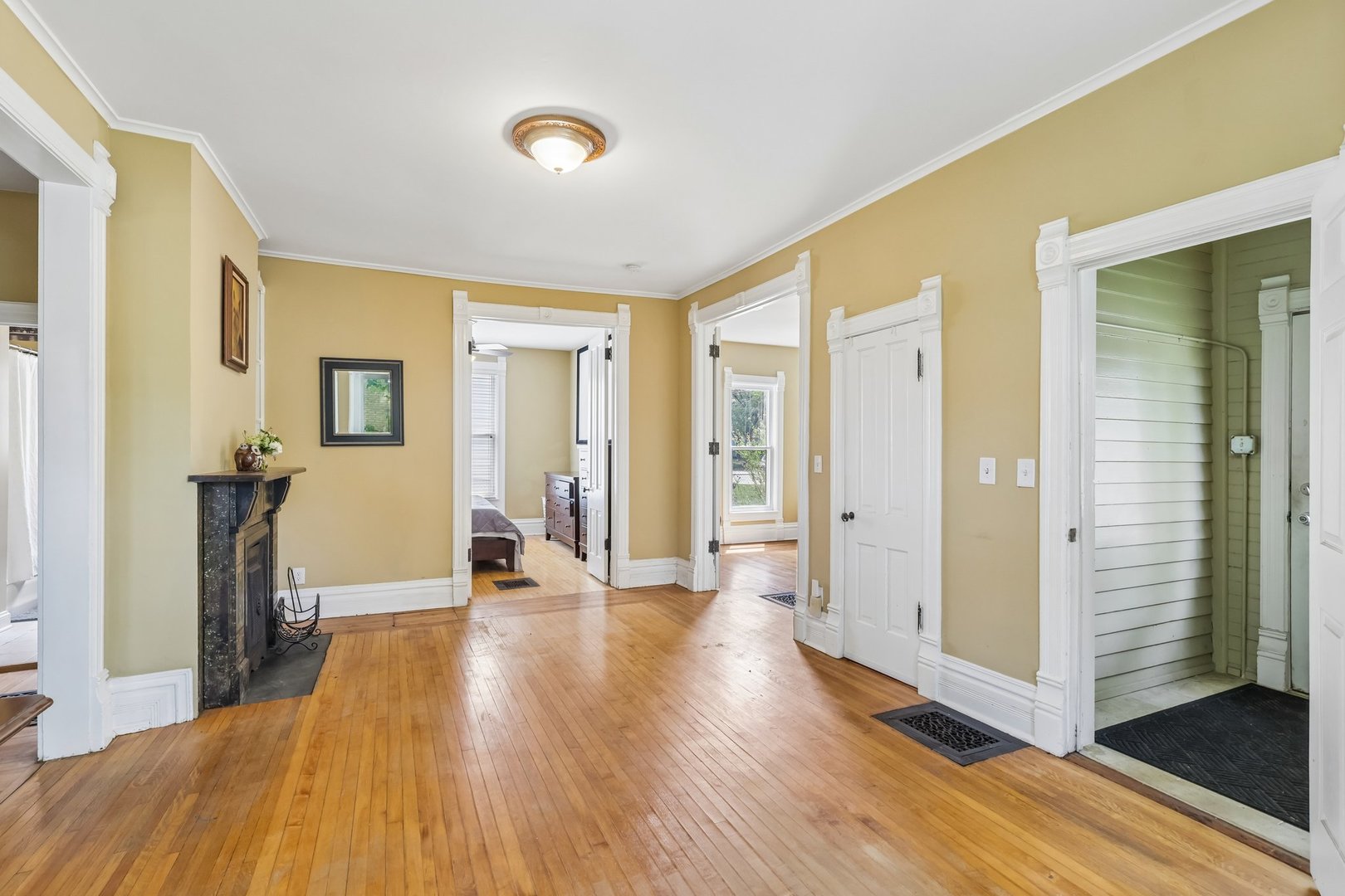 17 S Liberty Street, Elgin, IL 60120