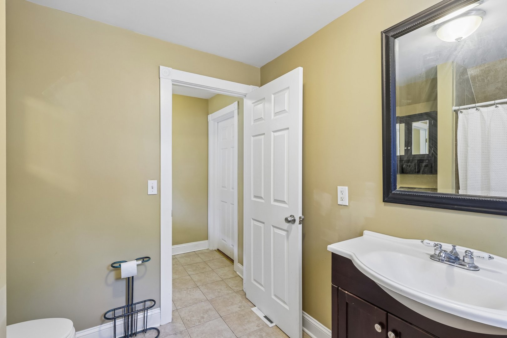 17 S Liberty Street, Elgin, IL 60120