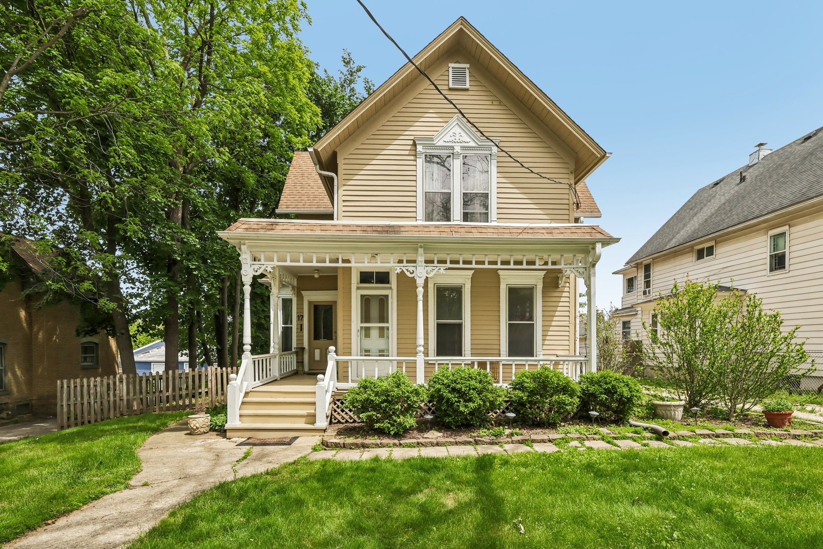 17 S Liberty Street, Elgin, IL 60120