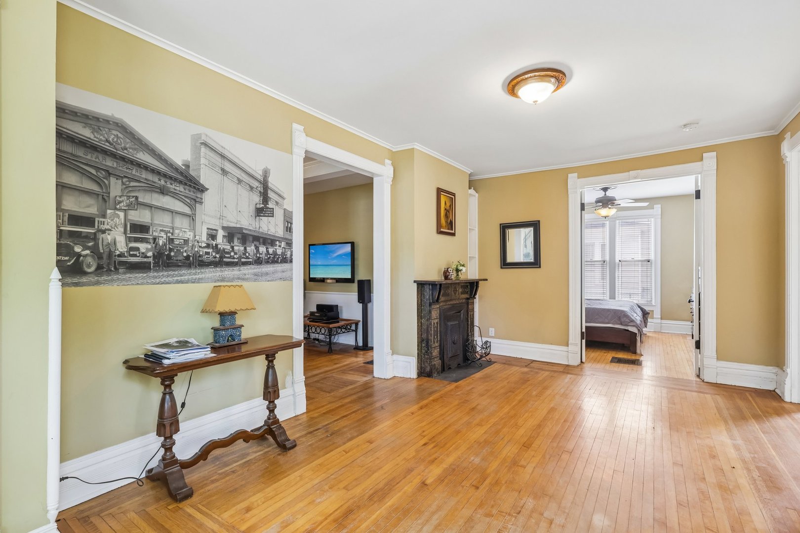 17 S Liberty Street, Elgin, IL 60120