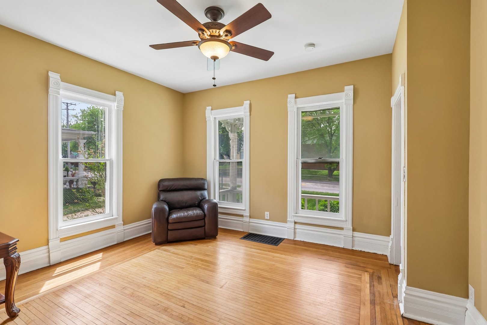 17 S Liberty Street, Elgin, IL 60120