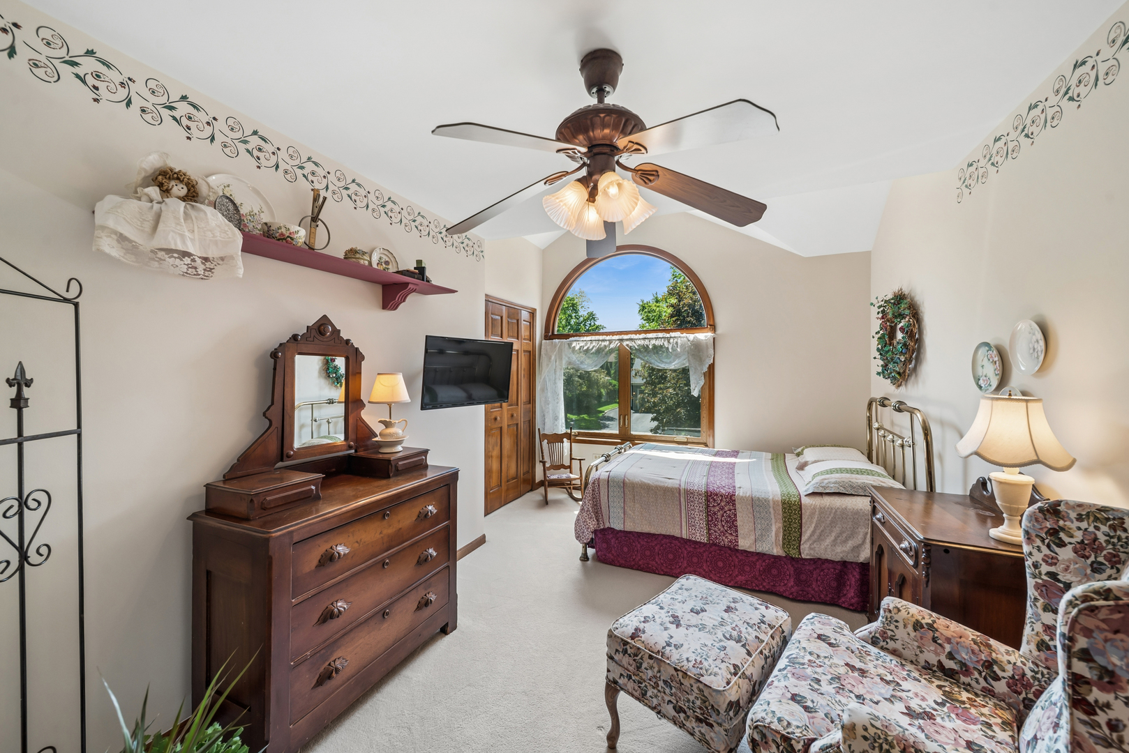 5S435 Arlington Avenue, Naperville, IL 60540