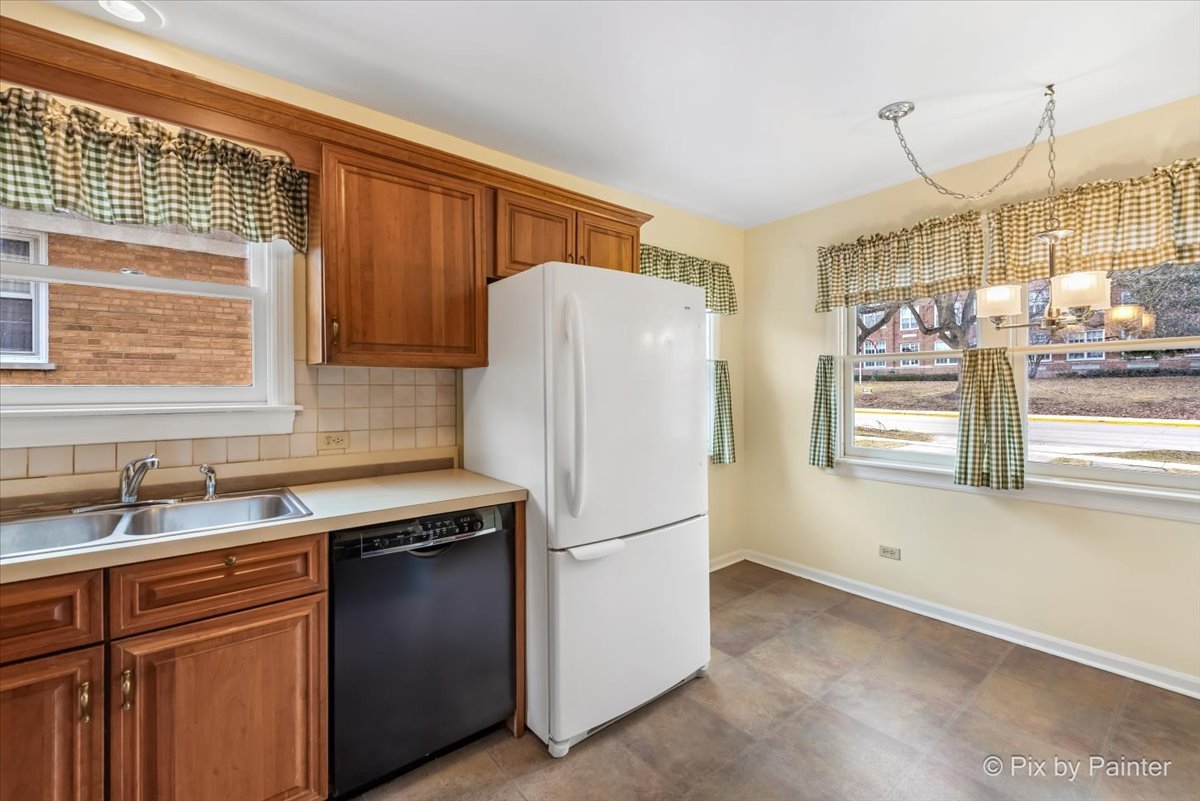 361 Bryant Avenue, Glen Ellyn, IL 60137