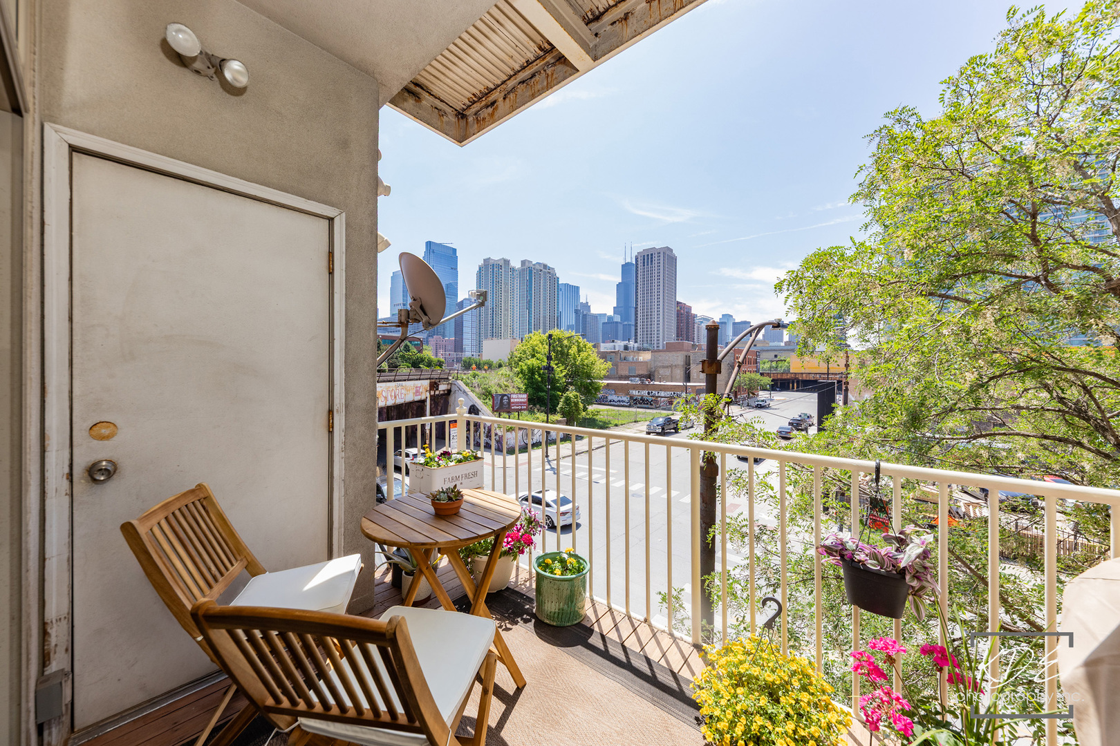 700 W Grand Avenue #3E, Chicago, IL 60654