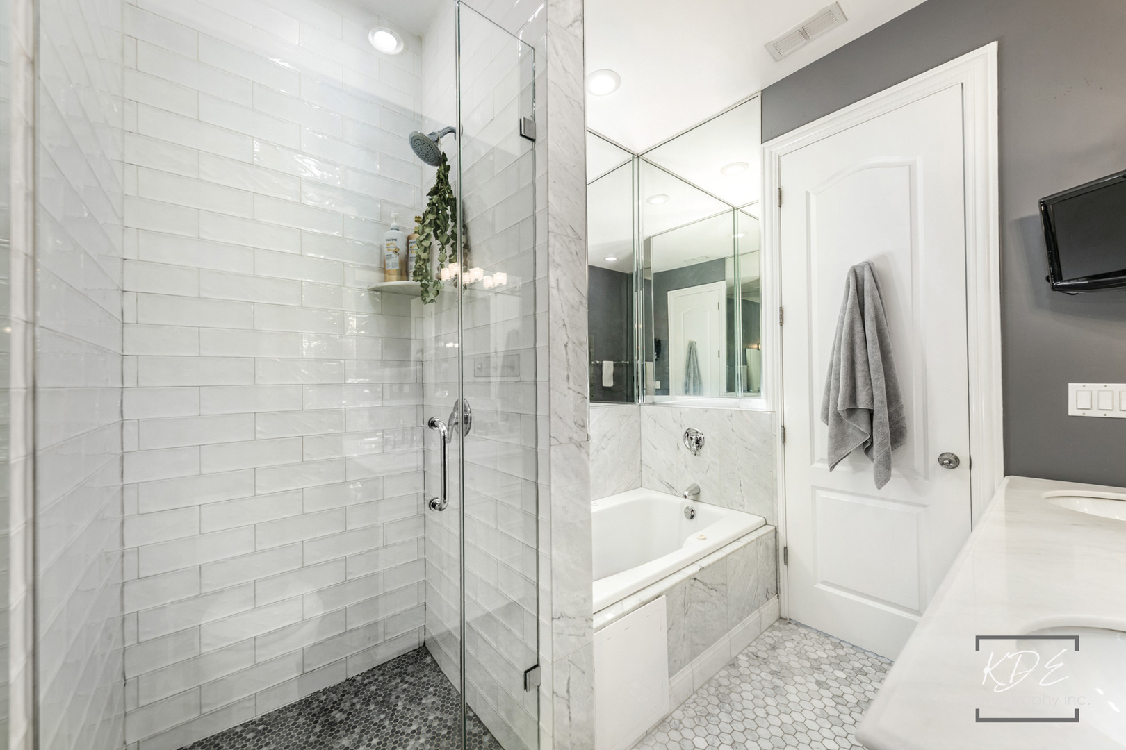 700 W Grand Avenue #3E, Chicago, IL 60654
