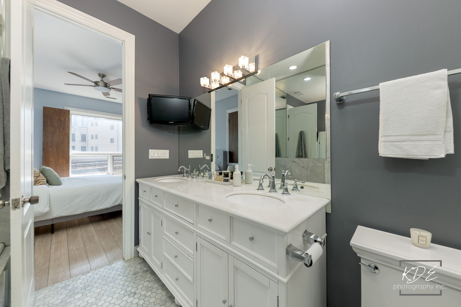 700 W Grand Avenue #3E, Chicago, IL 60654