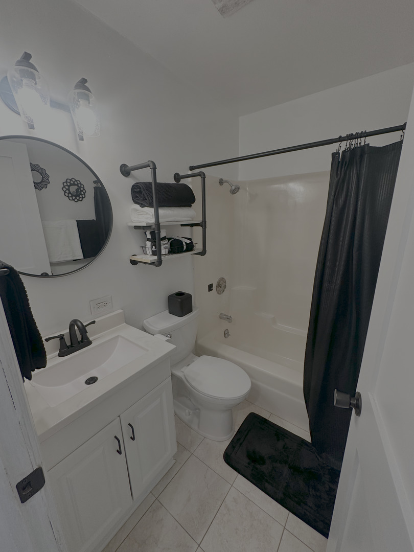 44 Nassau Colony #4, Fox Lake, IL 60020