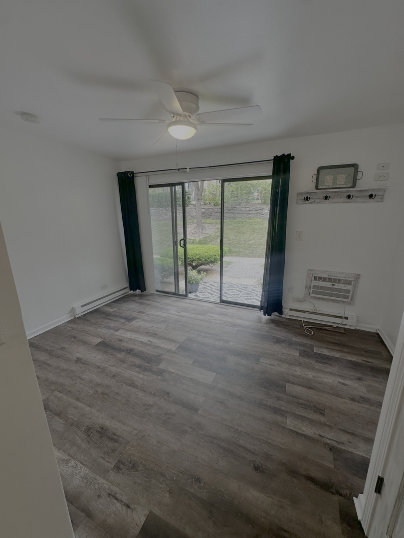 44 Nassau Colony #4, Fox Lake, IL 60020
