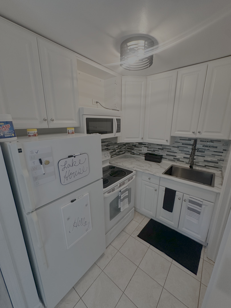 44 Nassau Colony #4, Fox Lake, IL 60020